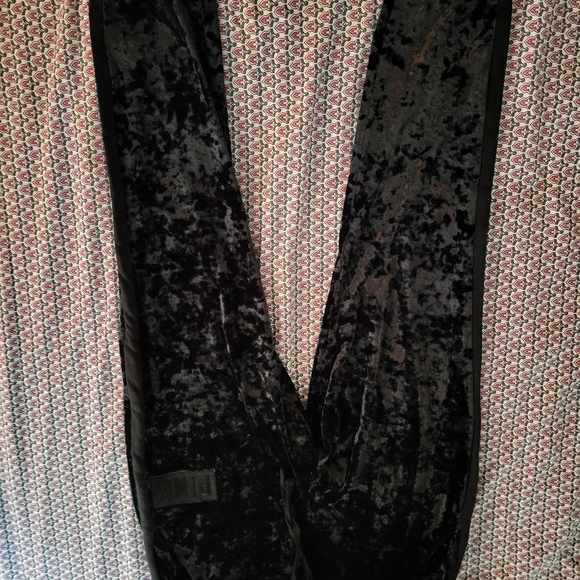 Vs pink crushed velvet joggers size large. NWOT - Picture 3 of 7